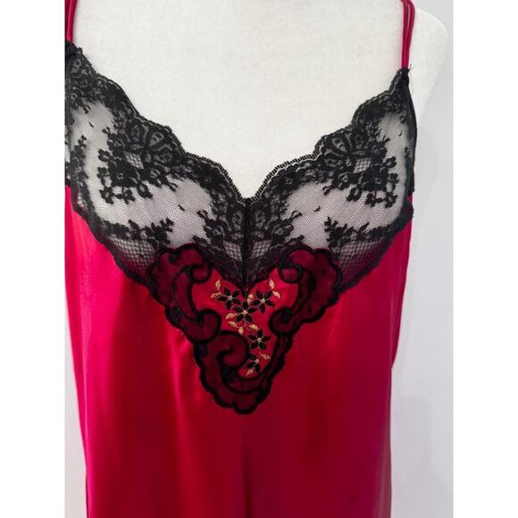 Vintage Vanity Fair Nightgown black Lace and Shiny red Satin USA Slip Gown large - Picture 5 of 8